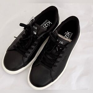 Kizik Vegas 2 Hands-Free Leather Sneakers - Black/White - Women’s 7.5 - NEW